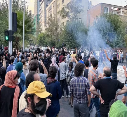 إيران... إصدار (1000) حكم ضد محتجين في التظاهرات
