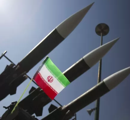 قدراتها الصاروخية تمثل تهديداً للشرق الأوسط... إيران تكشف عن صاروخها الجديد
