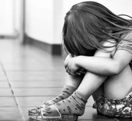 سوء المعاملة في الطفولة يؤدي إلى مشاكل صحة عقلية متعددة... دراسة تجيب