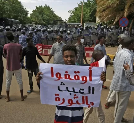 متاريس الثورة- عقبات الإسلاميين أمام التغيير في السودان