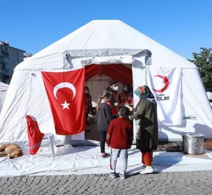 الهلال الأحمر التركي في مرمى الانتقادات... ماذا فعل؟