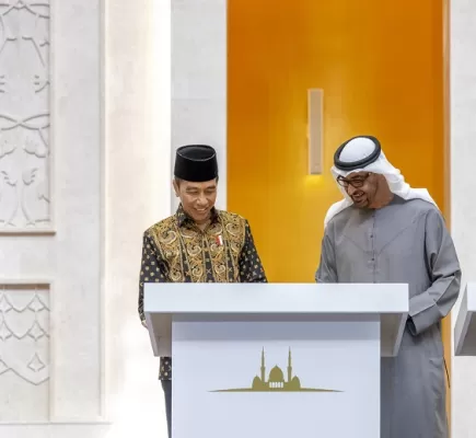 بالصور.. رئيس الإمارات يفتتح مسجد الشيخ زايد في إندونيسيا