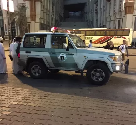 فيديو لصفع مسن يثير ضجة في السعودية... والأمن يتحرك