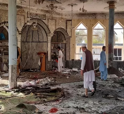 تفجير انتحاري بمسجد للأقلية الشيعية في أفغانستان يودي بحياة (7) أشخاص