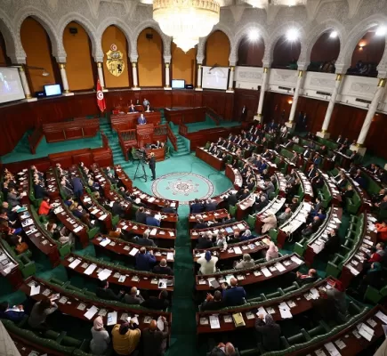 خطاب شعبوي في البرلمان يتعارض مع توجه قيس سعيد