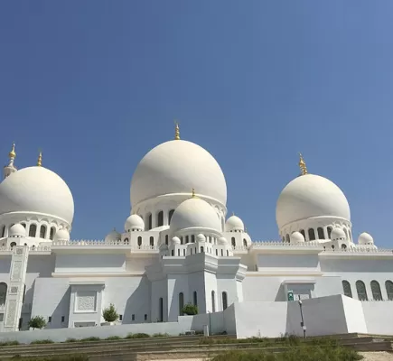 جامع الشيخ زايد تحفة معمارية وثالث أكبر مسجد في العالم