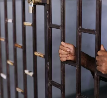 قصص من سجون الحوثيين: أرقام وحالات إنسانية تكشف حجم الكارثة