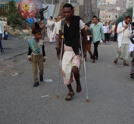 ابتزاز التجار ونهب الجرحى... الوجه القبيح لمحور تعز الإخواني