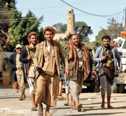 ميليشيات الحوثي تحول المولد النبوي إلى مناسبة لنهب اليمنيين واستعراض هيمنتها