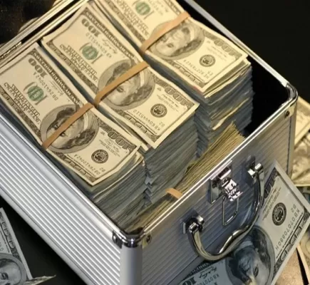 الحوثي يضخ أكثر من (60) مليون دولار مجمدة إلى السوق المصرفية... تفاصيل
