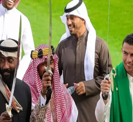 رونالدو يرتدي الثوب السعودي ويحتفل بيوم التأسيس... شاهد الفيديو