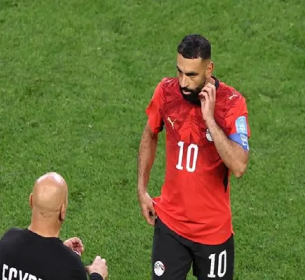 الفوضى تضرب معسكر منتخب مصر.. صلاح يغادر والأهلي يهاجم حسام حسن