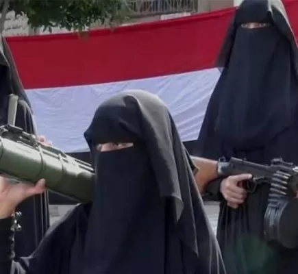 زينبيات الحوثي يجبرن اليمنيات على حضور دروس طائفية... تفاصيل