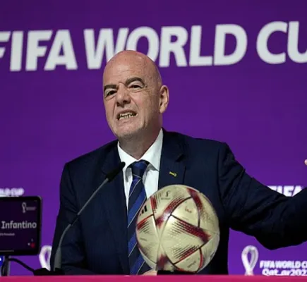 يويفا يسحب الثقة من إنفانتينو.. تحركات لعزل رئيس الفيفا بعد تراجعه عن خطة بيع كأس العالم