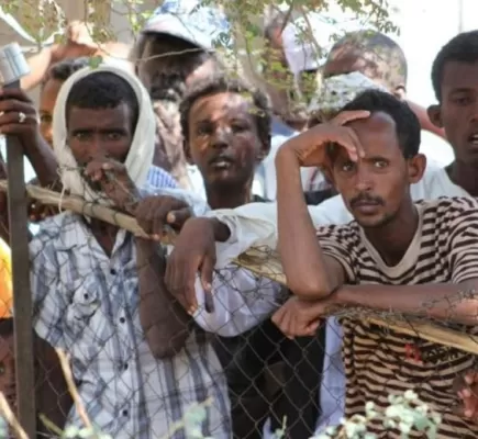 مأساة اللاجئين الإريتريين في السودان: هل عقد الجيش صفقة مع نظام أفورقي؟