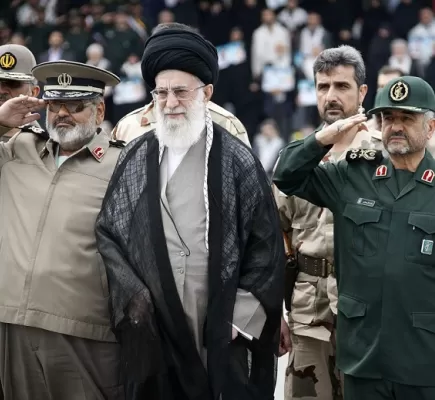 المرشد الأعلى الأخير: متى يتحرك الحرس الثوري لإزاحة علي خامنئي؟