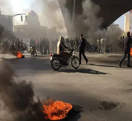النظام الإيراني يستعين بأذرعه ويُدخل هذه الميليشيات على خط قمع الاحتجاجات